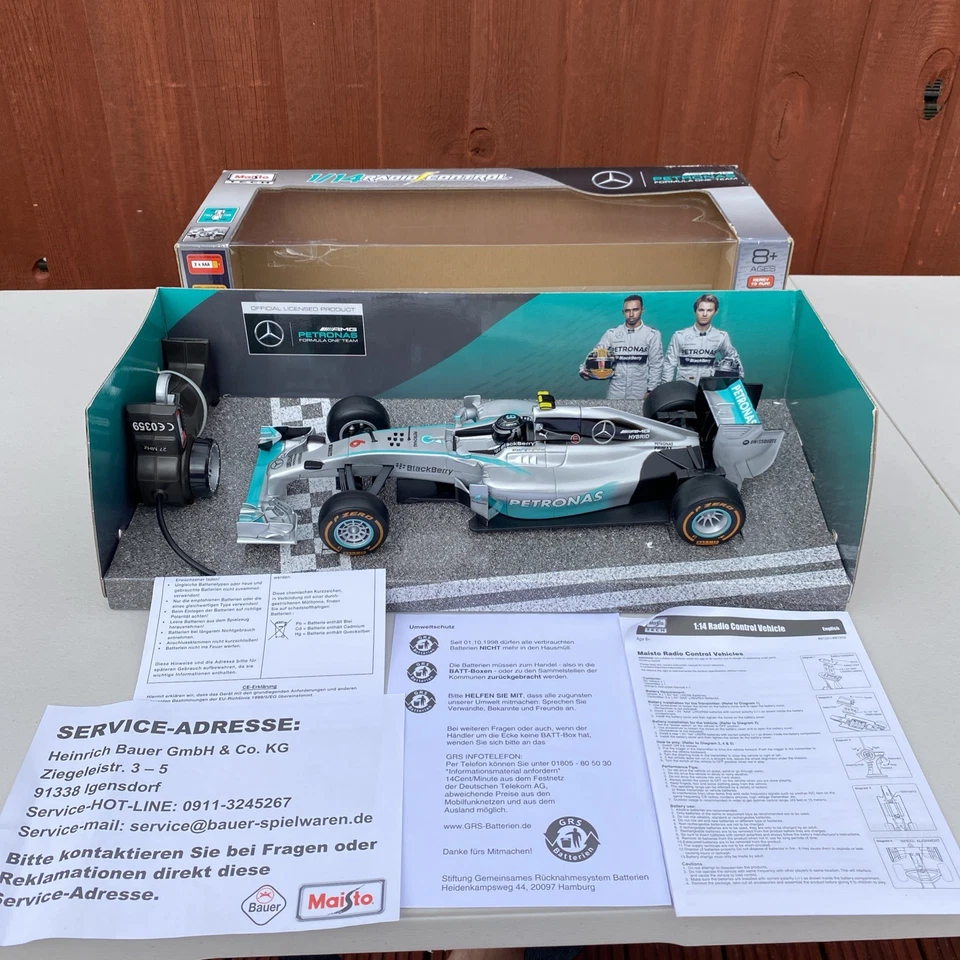 Maisto Tech 1:14 RC Mercedes AMG Petronas F1 Remote W05 Hybrid Nico Rosberg - Image 4 of 4