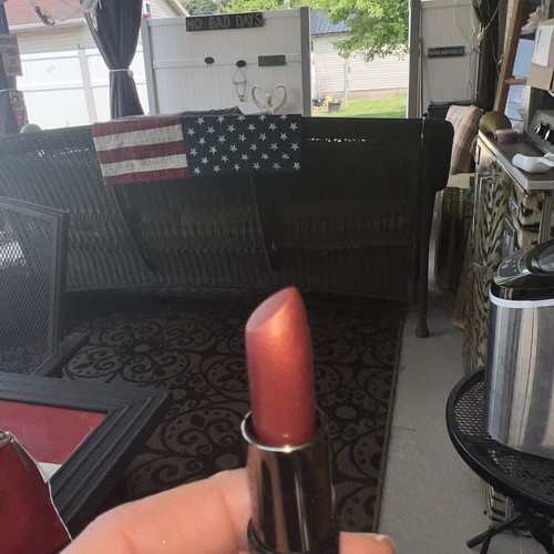 Mary Kay Creme Lipstick .13 oz 027587 BOYSENBERRY Nos - Picture 2 of 2