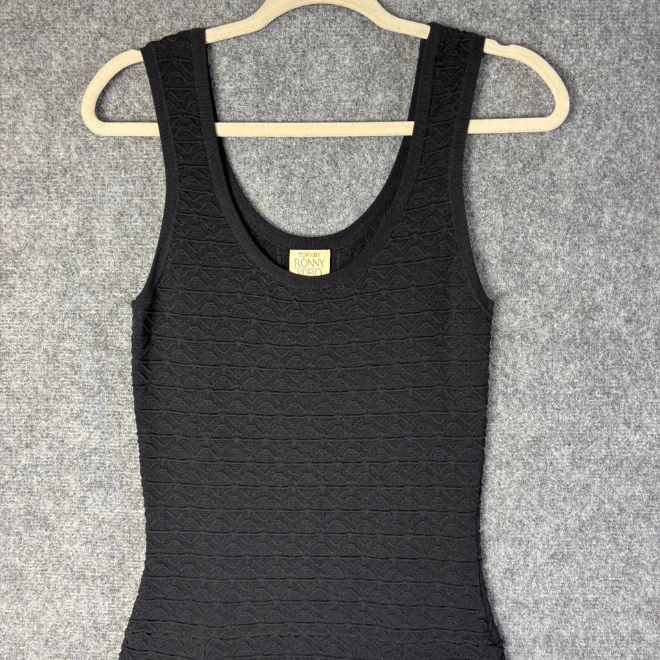 Vestido Feminino Rasgado por Ronny Kobo Médio Preto Texturizado Malha Fit & Flare Pulôver - Imagem 2 de 4