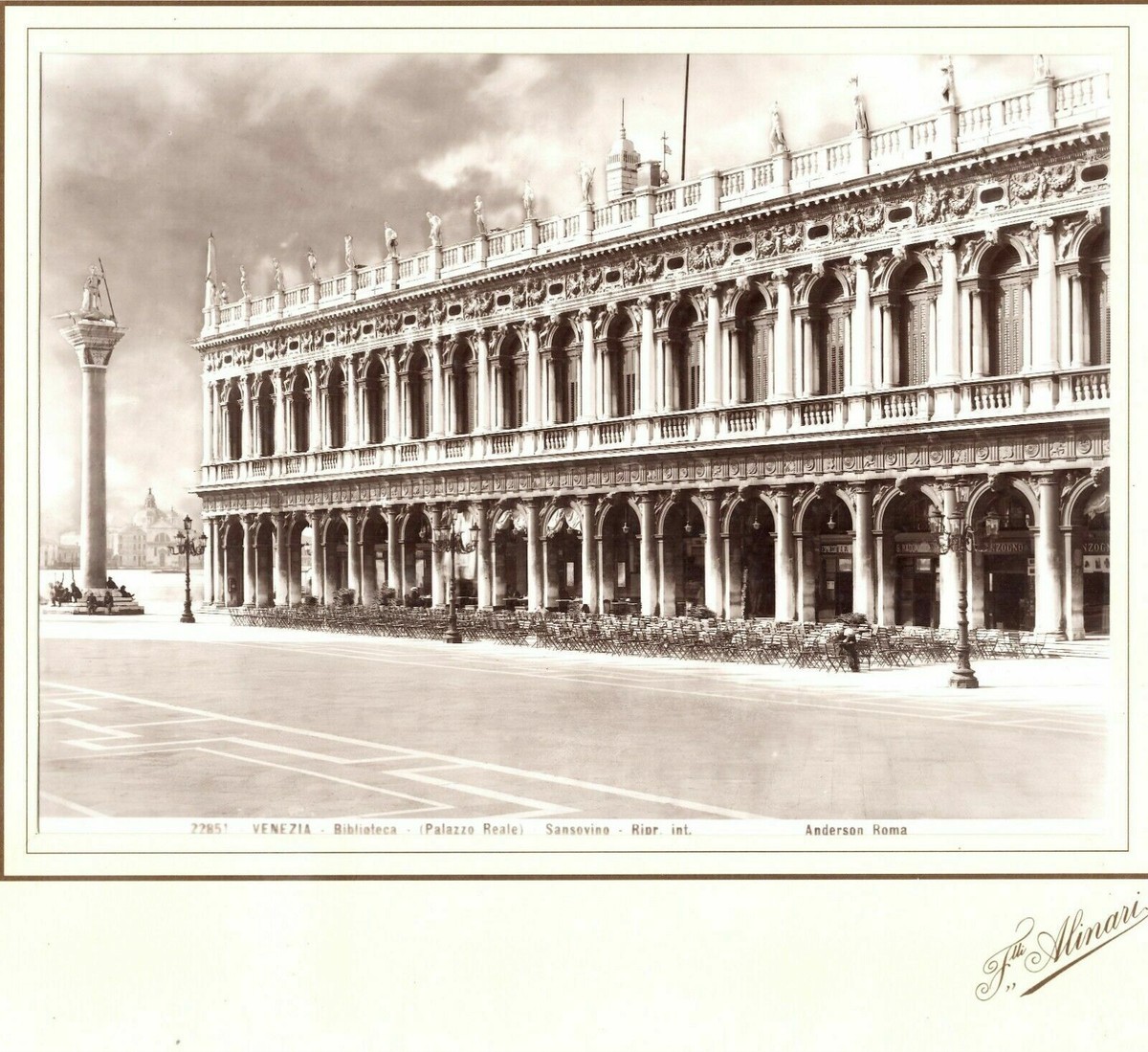 FOTO ARCHIVIO ALINARI Venezia Palazzo Reale Biblioteca1900