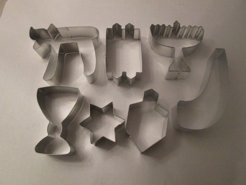 JEWISH HOLIDAY COOKIE CUTTERS - 7 PIECE SET - TIN PLATED METAL - BRAND NEW - Picture 5 of 6