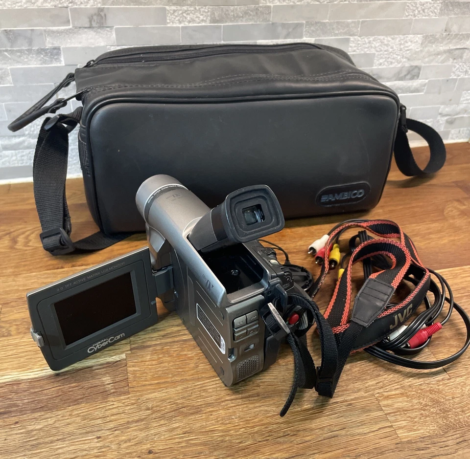 JVC GR DVF31U MiniDV Camcorder CyberCam with Ambico Padded Bag Video Camera - Image 2 of 4