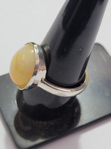 Anillo enchapado en oro blanco 14K de piedra preciosa natural de piedra lunar blanca de buen corte ovalado de 5,5 quilates - Imagen 5 de 12