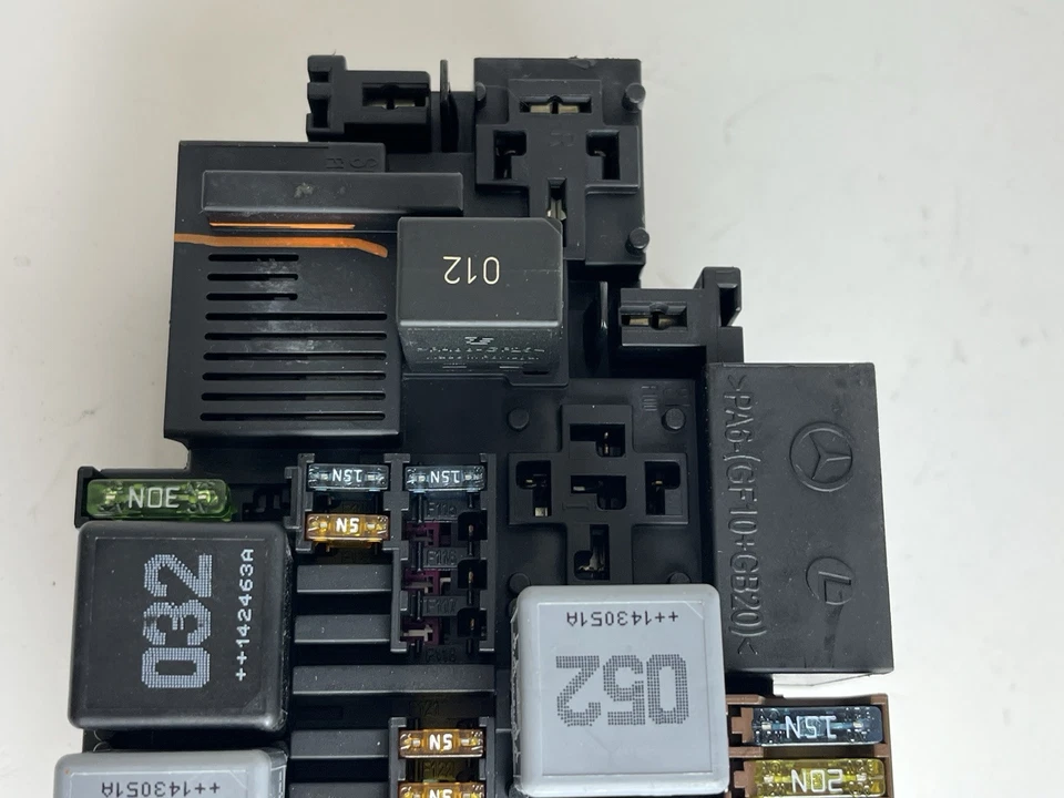 Mercedes-Benz C300 W205 2015 caja de fusibles cabina OEM A2229063701 Foto 4 de 4