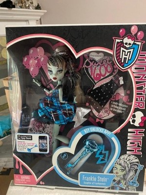 Mattel Monster High FRANKIE STEIN  Sweet 1600 11'' Doll Set w/ App Key