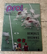 Pro Magazine Dec 5, 1971 Cleveland Browns vs. Cincinnati Bengals Program Signed