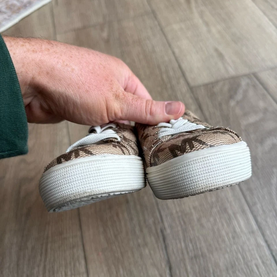Michael Kors 6C Zapatillas Niño Firma MK Estampado Tostado Foto 3 de 4