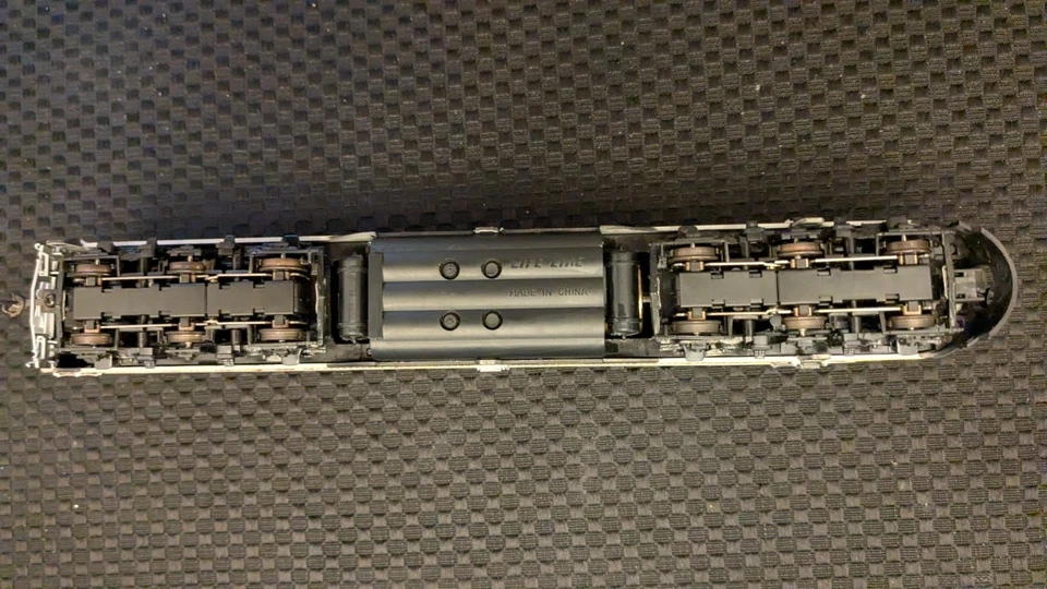 Proto 2000 HO EMD E8 diesel, Lackawanna #814, Runs & pulls great. Nice. - Image 3 of 4