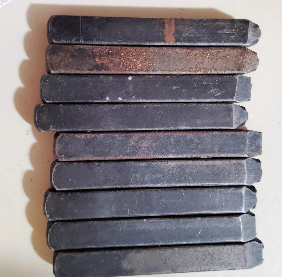 Caja vintage años 90 almacenando un conjunto de sellos numéricos. 0-9 Foto 4 de 4