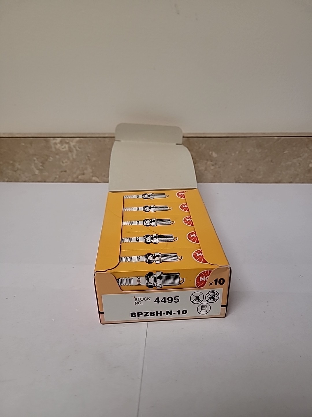 New NGK 4495 BPZ8H-N-10 Spark Plug