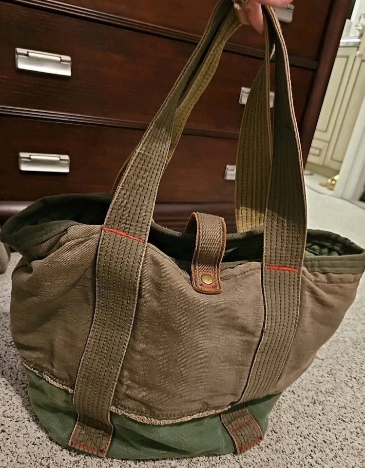 Bolsa tote de ombro de lona Gap viagem casual verde com costura vermelha 13,5 x 11,5 x 11 - Imagem 2 de 4