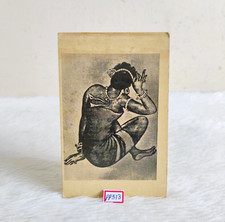 Vintage Tribal Lady Sitzender Schwarz & Weiß Fotodruck Sammlerstück PP513