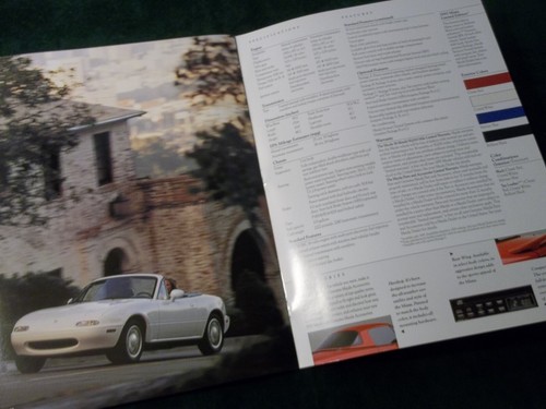 MINT ORGINAL 1993 MAZDA MX-5 MIATA ROADSTER SALES BROCHURE No. 959 - Picture 2 of 5