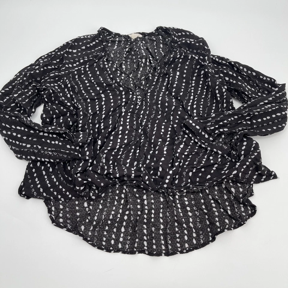 Blusa Silence and Noise para mujer grande negra blanca cuello en V informal rayón corbata frontal Foto 3 de 4