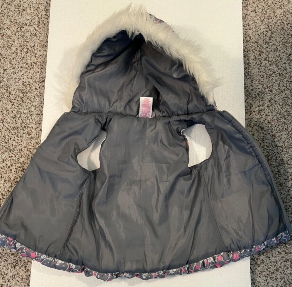 Chaleco con Capucha Hello Kitty Niñas Talla 5 Puff Cremallera Imitación Piel Borde Rosa Gris Exterior Foto 3 de 4