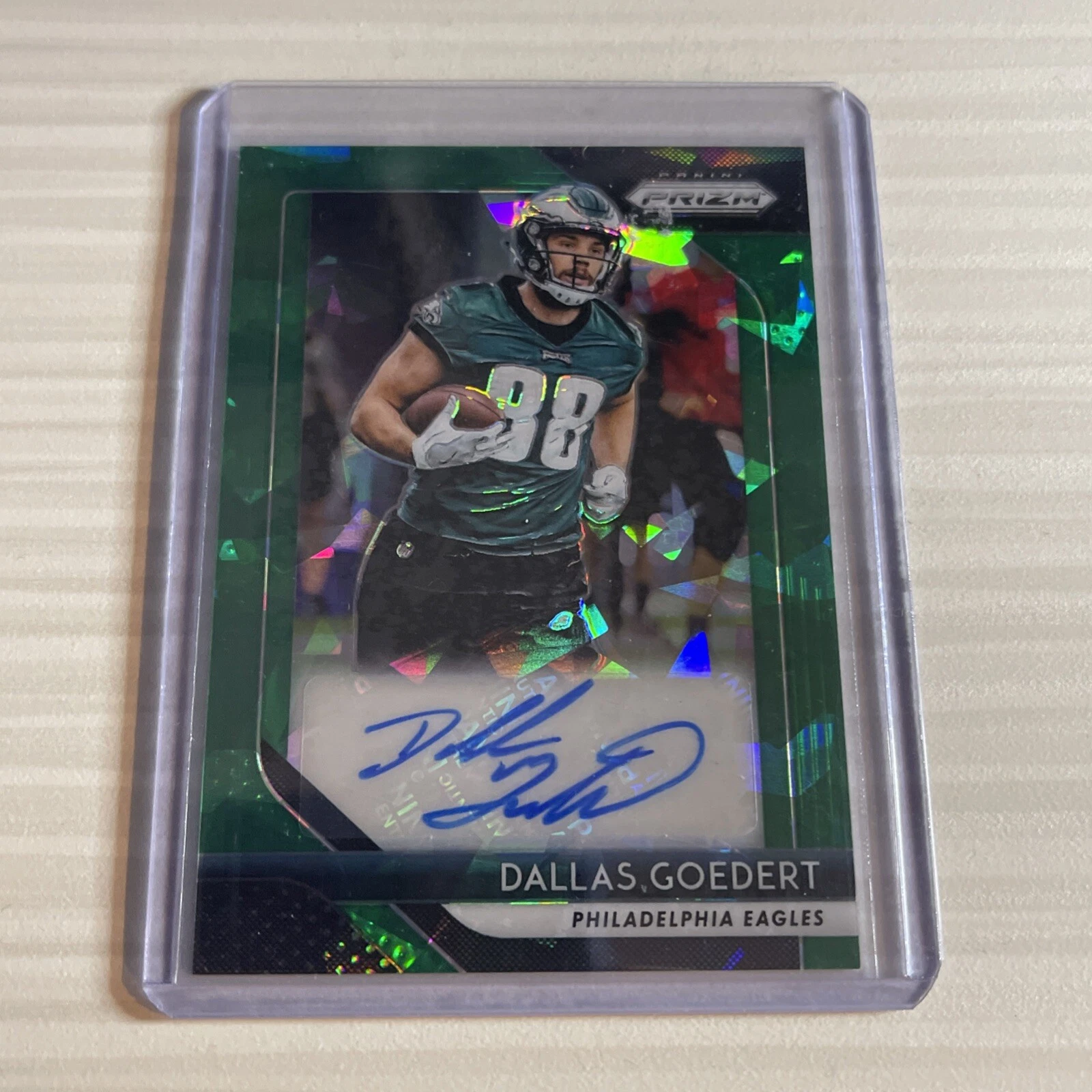 2018 Prizm Dallas Goedert Green Crystals Auto /75
