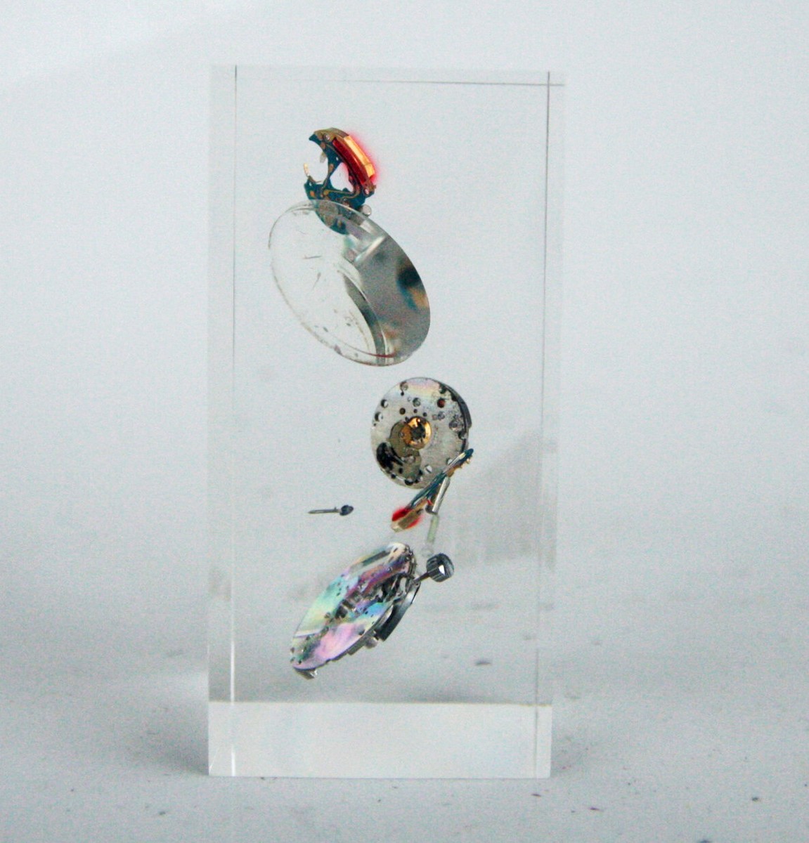 Bloc Plexiglas Avec Inclusion De Calibres Quartz Ferrari, Zenith, Hermès - Objet Déco Neuf