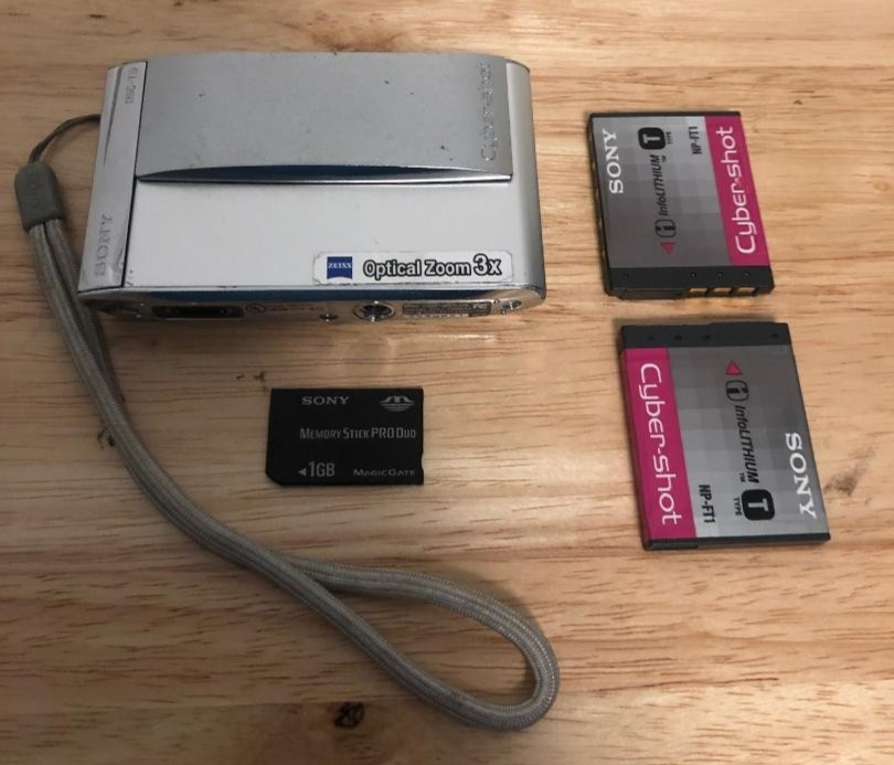 Sony Cyber-shot DSC-T5 5.1MP Digital Camera - Silver - 2 Batteries