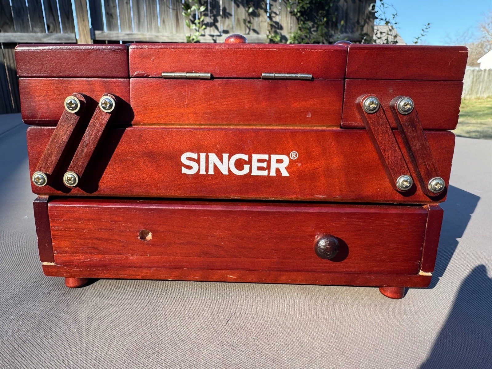 Vintage Singer Wood Sewing Box With Accordion Food Out Drawers & Lots Of Thread