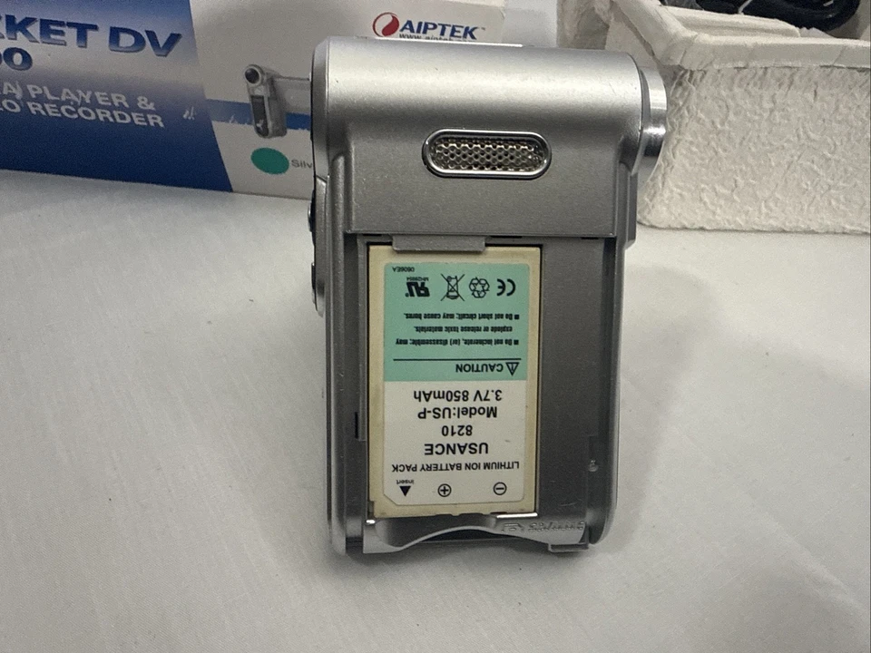 Videocámara digital reproductor multimedia portátil Aiptek DV 5800 plateada de 8 MP piezas no probadas Foto 4 de 4
