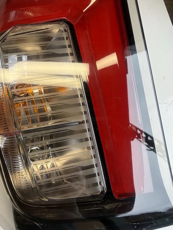 Luz trasera izquierda conductor LED OEM 85618751 2021 2022 2023 2024 Chevy Tahoe Suburban Foto 3 de 4