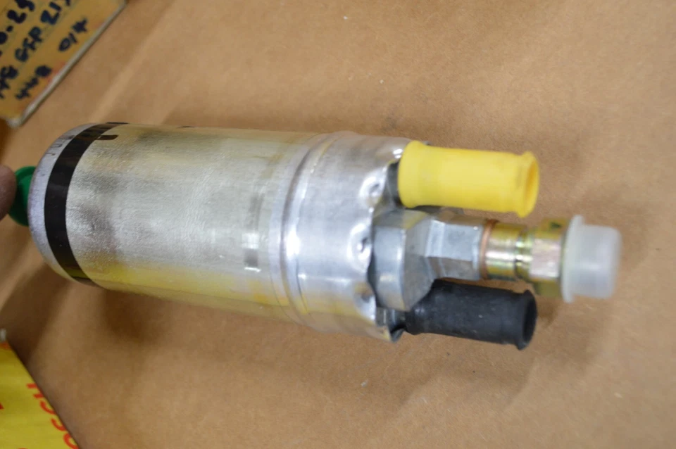 Bomba de combustible eléctrica Volvo 740 760 780 940 BOSCH 0580464025 Foto 3 de 4