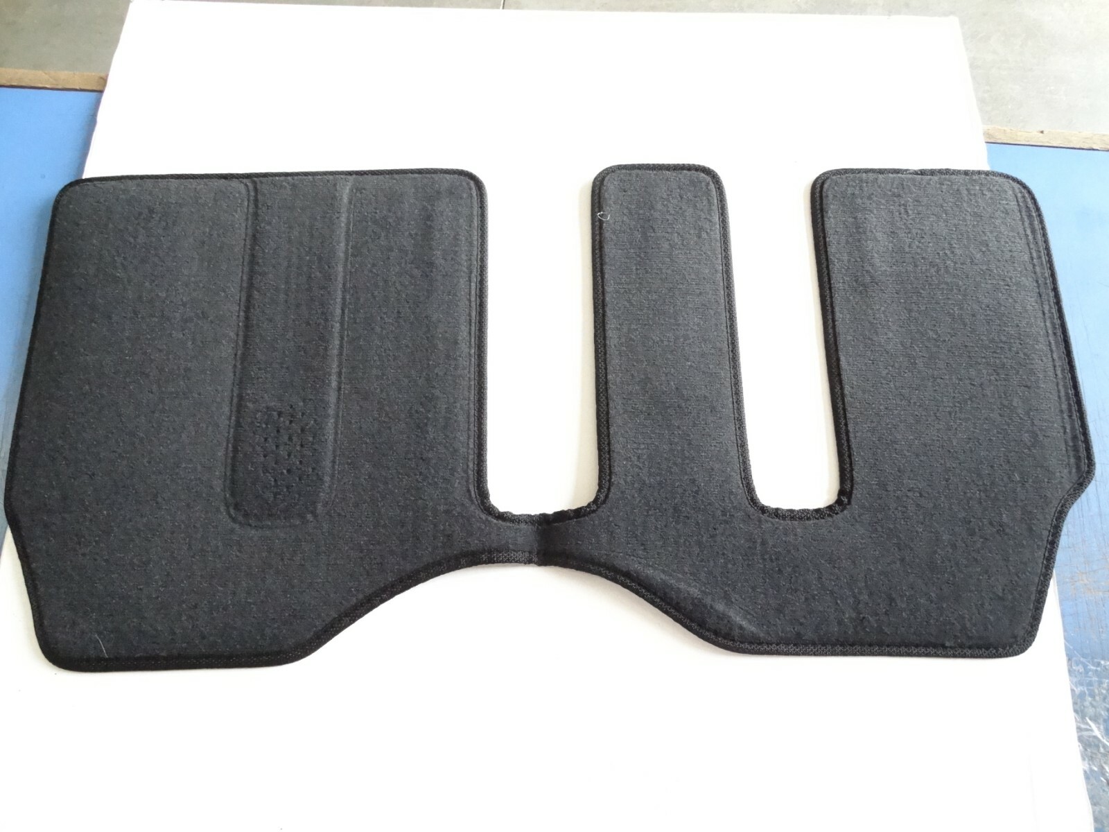 New OEM Kia Rondo Floor Mat Set Black Round Grommet Holes P81401D211