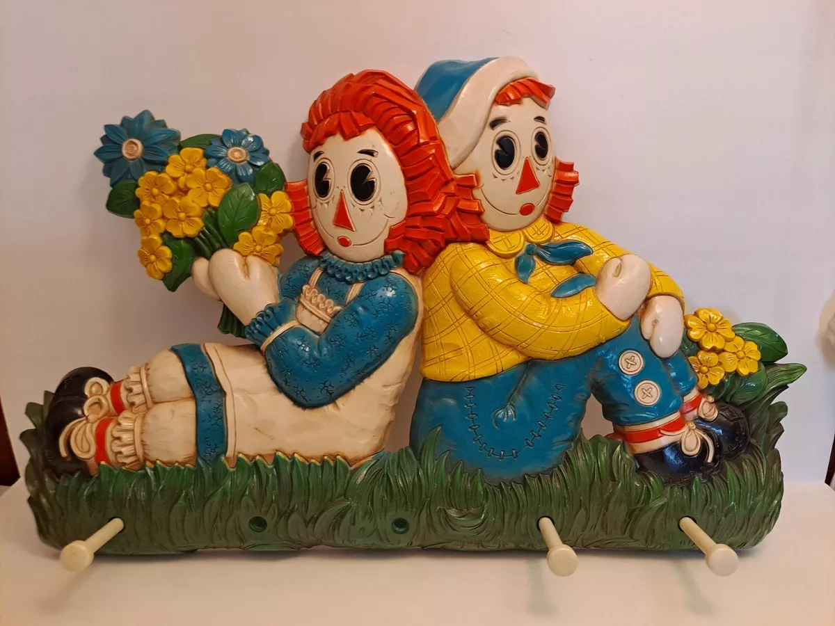 VINTAGE RAGGEDY ANN ANDY COAT RACK WALL PLAQUE Bobbs Merrill Co.1977
