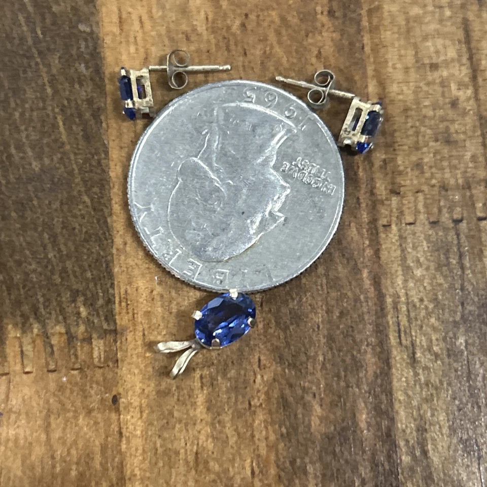 Juego de joyas/aretes colgantes/aretes colgantes de zafiro de oro de 10k 0,83 gramos Foto 3 de 4