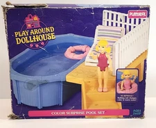 RARE PLAYSKOOL DOLLHOUSE COLOR CHANGE SURPRISE BACKYARD POOL PLAY AROUND read