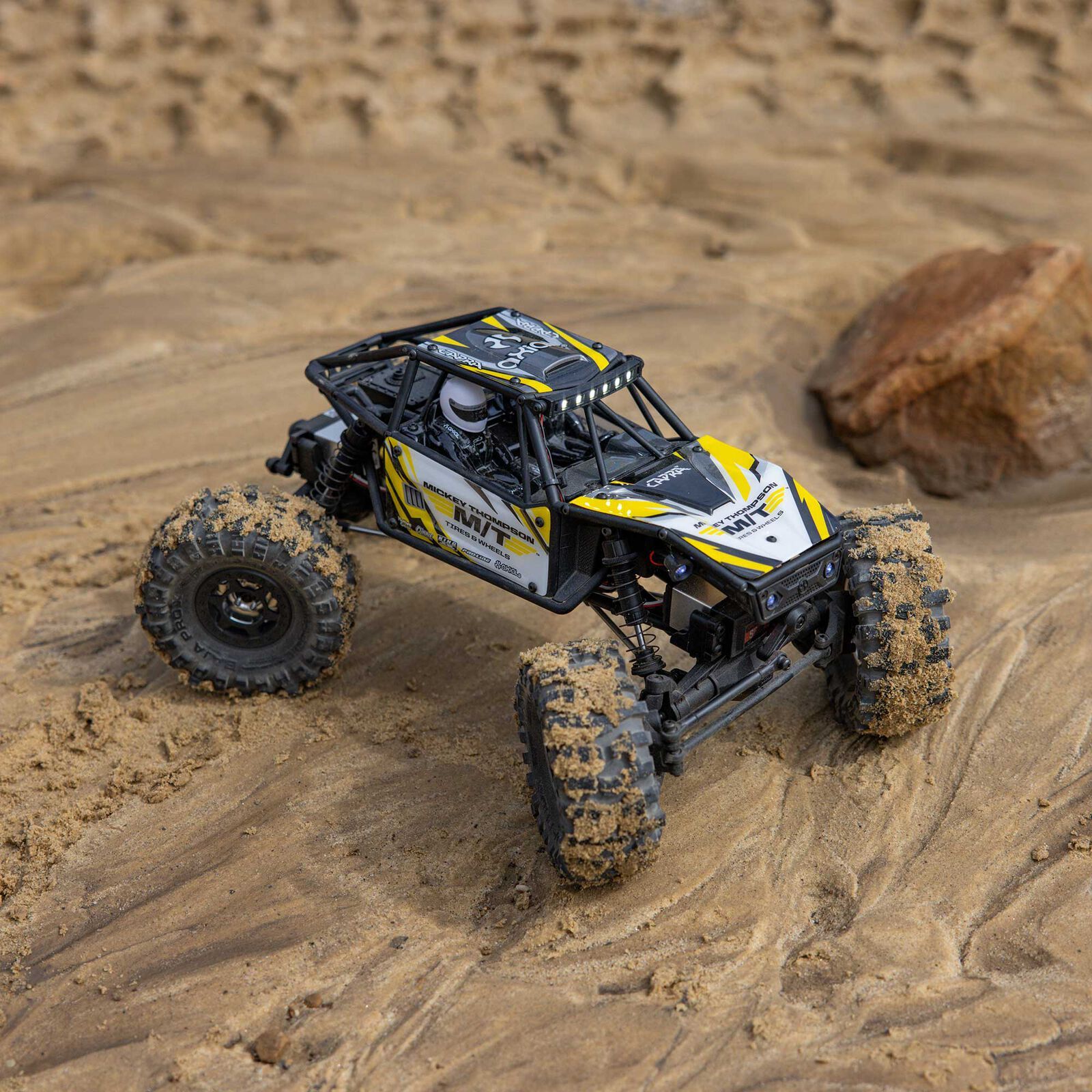 Axial AXI-1750T2 1/18 UTB18 Capra 4WD Trail Buggy RTR w/Battery & Charger Yellow