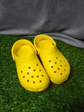 Crocs Womens Size 6 Yellow