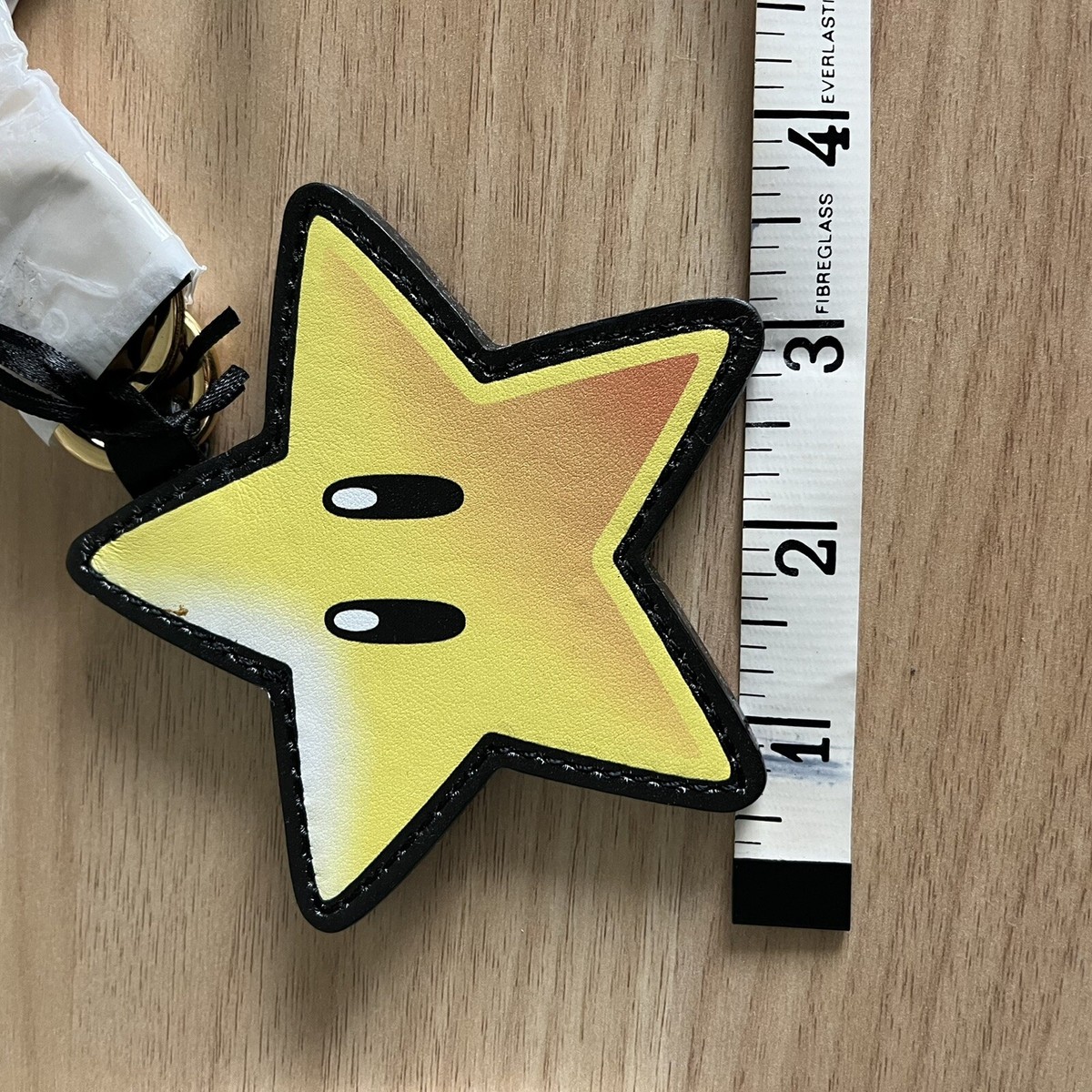 【関税&送料込】Moschino Leather Keychain Moschino Black & White Tao Keychain - BeyondStyle