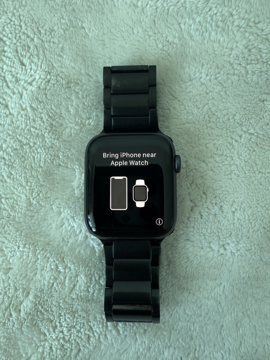 Apple Watch Series 4 44 mm (GPS) Space Gray Aluminum Case with