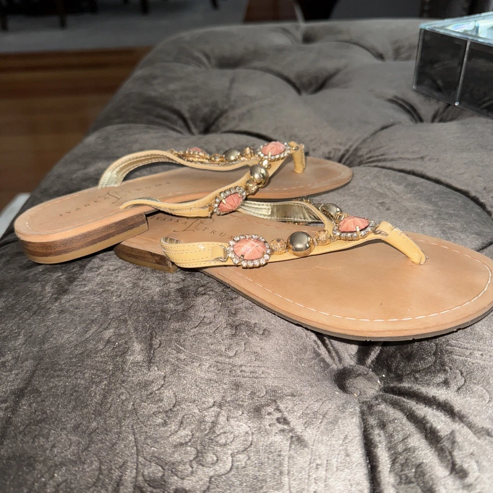 Шлепанцы Ivanka Trump украшенные бисером и стразами акценты бежевый розовый размер 6 - Изображение 2 из 4