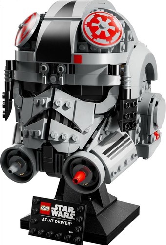 LEGO Star Wars: At-At Driver Helmet (75429) - Picture 4 of 4