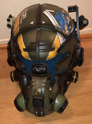 Titanfall 2 CE Pilot Helmet - LED Lights, Collector Grade