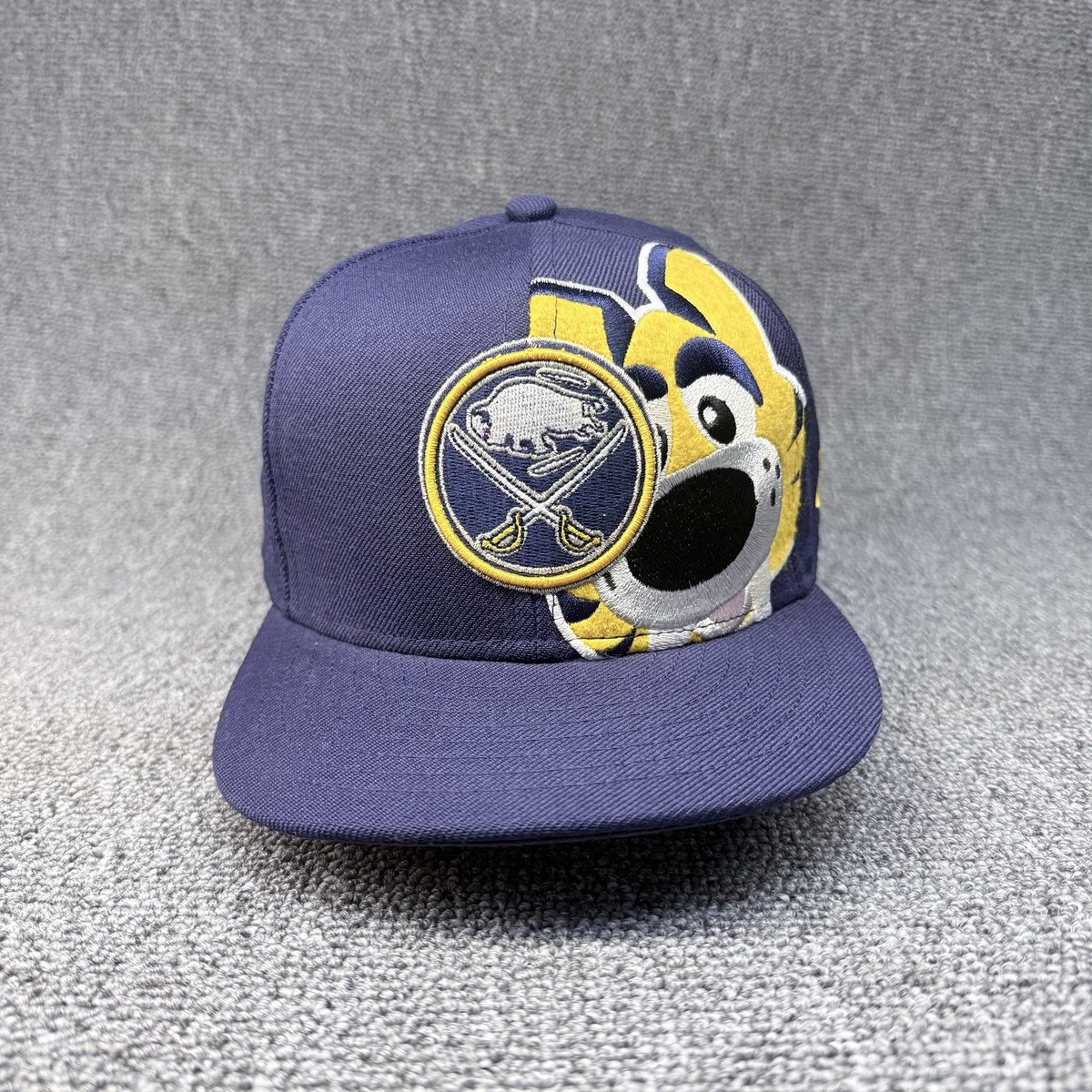 Buffalo Sabres New Era 59FIFTY Fitted Hat 6 3/8 Mascot Peeking Navy Blue Kids