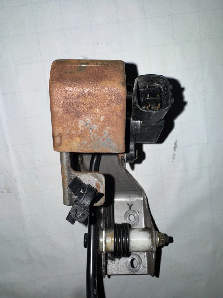 Pedal acelerador OEM 2003-2007 Infiniti G35 cupé Foto 3 de 4