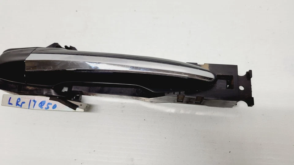 Черная левая ручка задней двери 2014–2017 Infiniti Q50 - Изображение 3 из 4