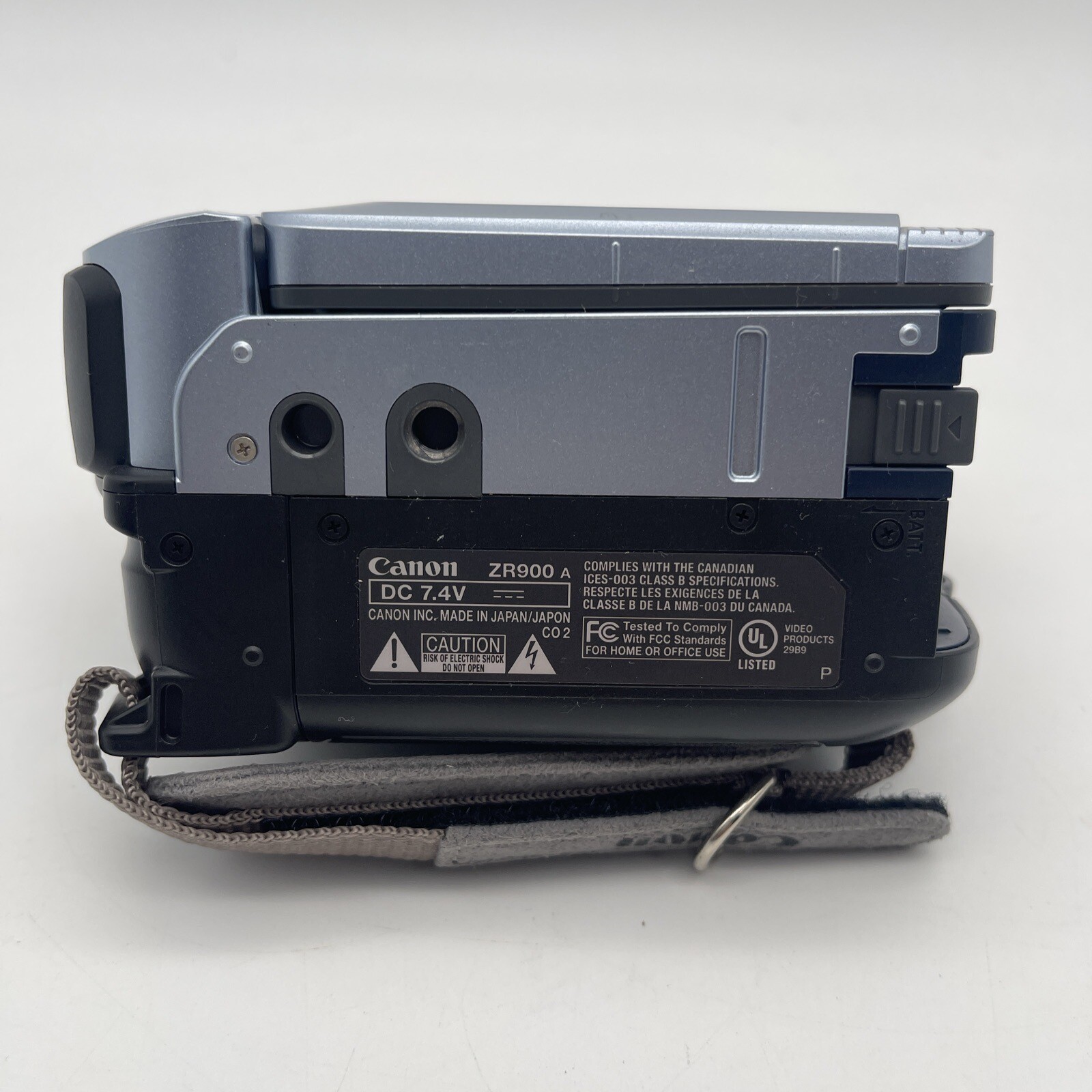 Canon ZR900 miniDV Camcorder 41x Zoom, Power Adaptor, AV cable No Battery Works