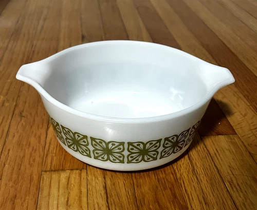 Pyrex White Verde Green Round Casserole Dish #472 1.5pt - Vintage