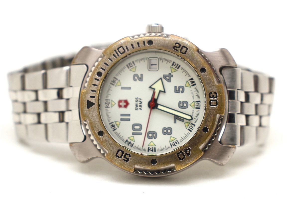 Swiss Army Victorinox Men's Watch 166 Feet NEED Battery | eBay