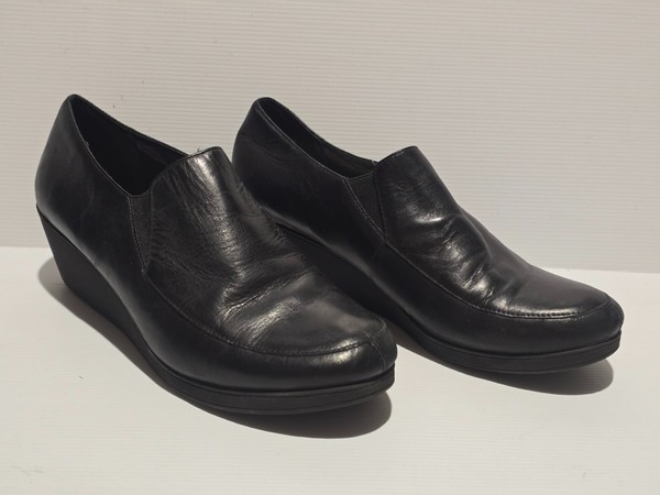 Portland Black Leather Size 10 Wedge Heels
