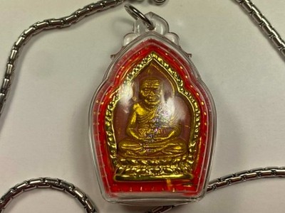 Beautiful Tha1 Buddha Amulet and 28'' No-Tarnish Necklace