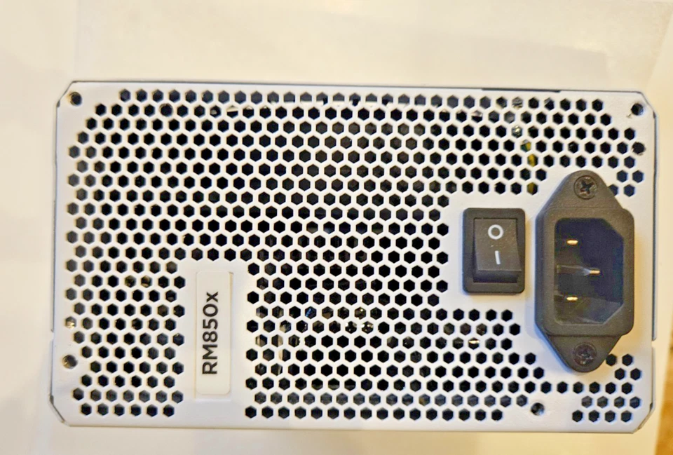 Corsair RMX White Series RM850x 850 Watt 80+ Gold Certified Fully Modular Power - Bild 4 von 4