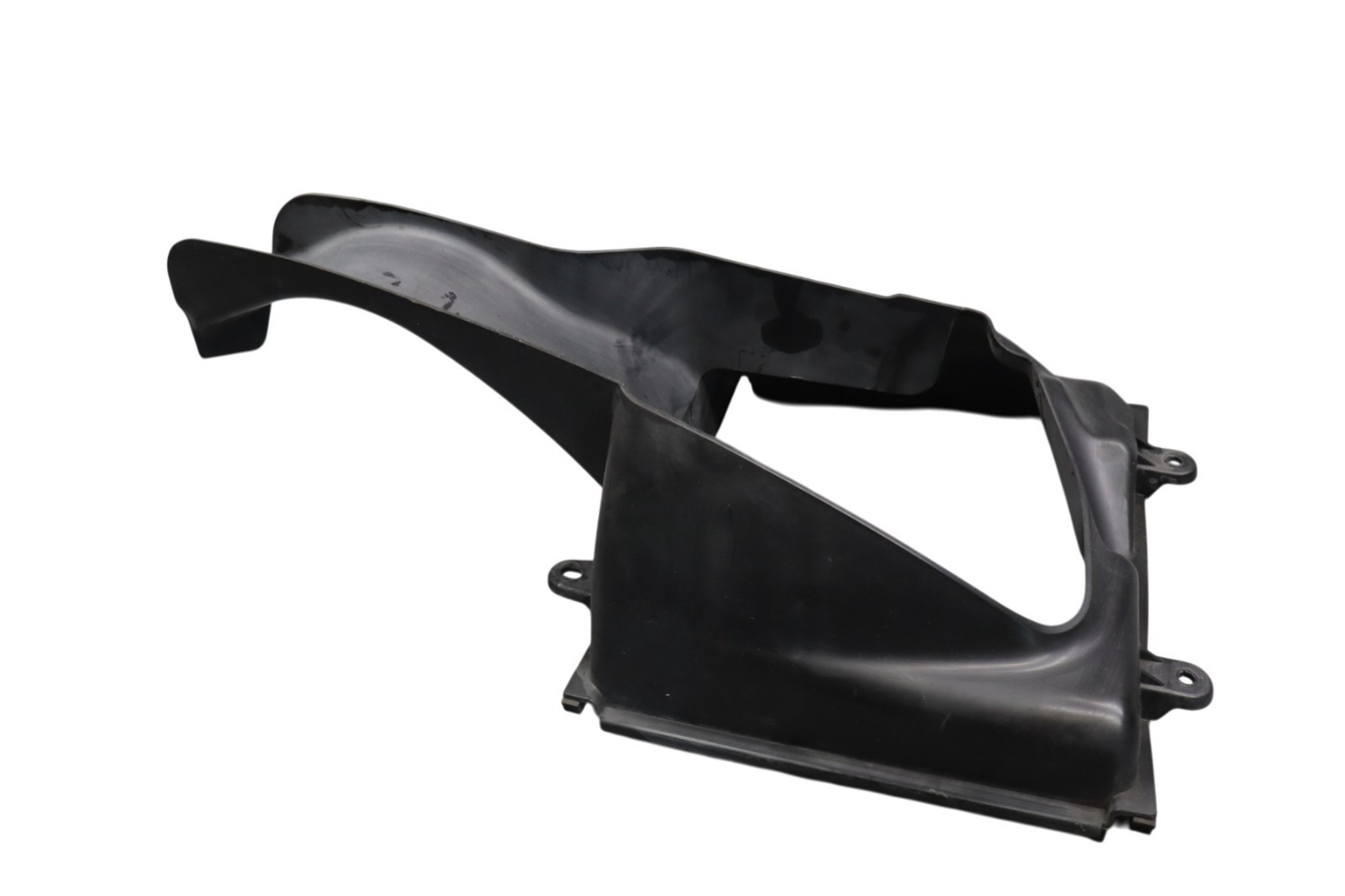 14-18 Maserati Ghibli M157 Front Left Side Intercooler Duct Shroud 670004140 Oem
