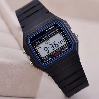 NEU Klasse Digitaluhr F91 Water Splush F91 Look mit Resin Armband in Schwarz UK