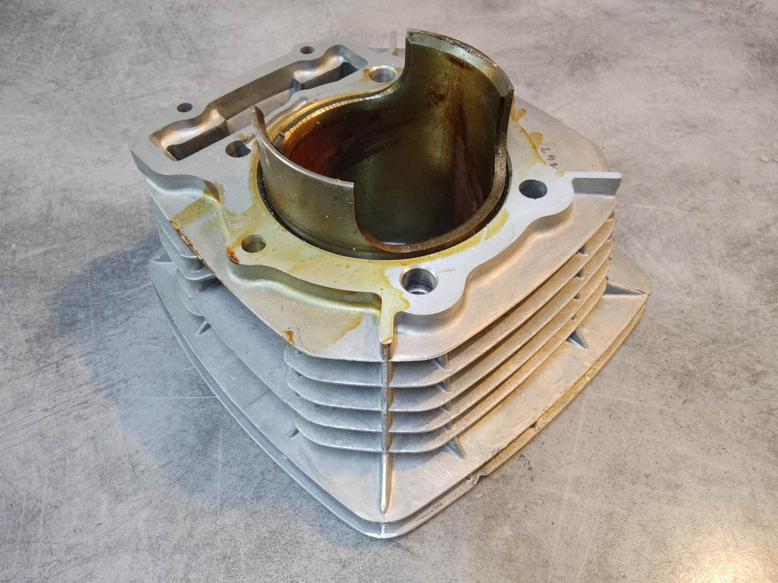 Cylindre moteur HONDA XR250R d'occasion 12100-KA7-000 XL250R XLR250R