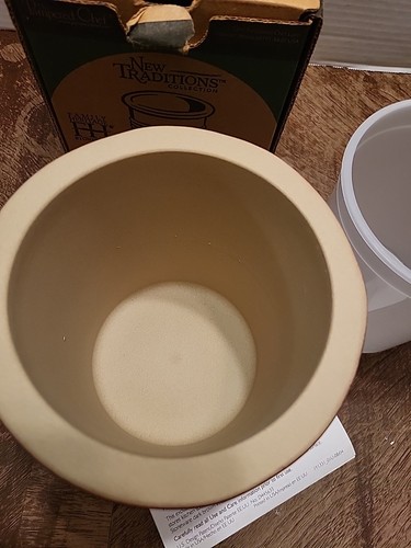 Pampered Chef New Traditions Cranberry Stoneware Crock w/Liner Box #1331 - Picture 6 of 12